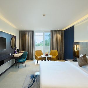 Executive club room complimentary airport transfers