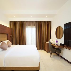 Deluxe king room complimentary airport transfers