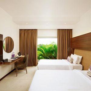 Deluxe twin room complimentary airport transfers